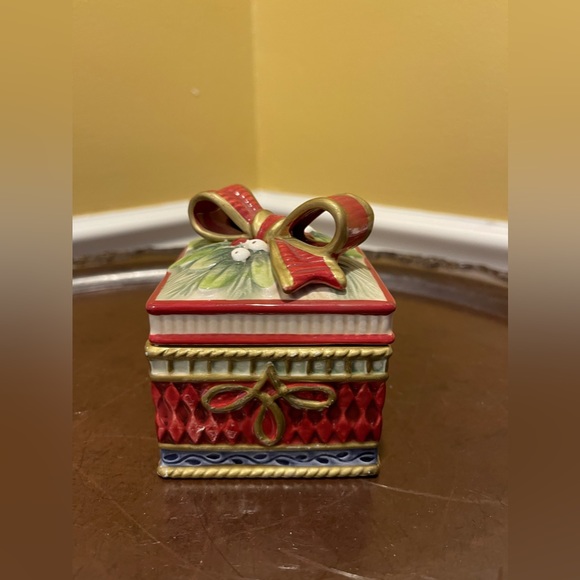 Set of two Fitz and Floyd Lidded Ceramic Boxes